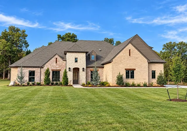 Single family home for sale at 13197 Lost Crk Trl, Edmond, OK 73034 | MLS# 1248336