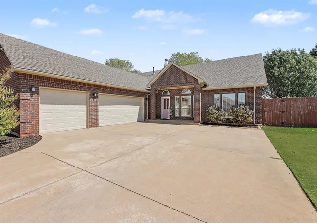 Photo 2 of Sale Pending at 4820 Rocky Rd, Yukon, OK 73099 | MLS# 1248343 | Listing updated on 2026-09-19