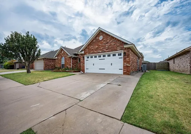 Photo 3 of Single family home for sale at 620 Sw 154th Place, Oklahoma City, OK 73170 | MLS# 1248353 | Listing updated on 2026-09-12