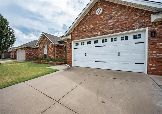 Photo 4 of Single family home for sale at 620 SW 154th Place, Oklahoma City, OK 73170 | MLS# 1248353 | Listing updated on 2026-09-12