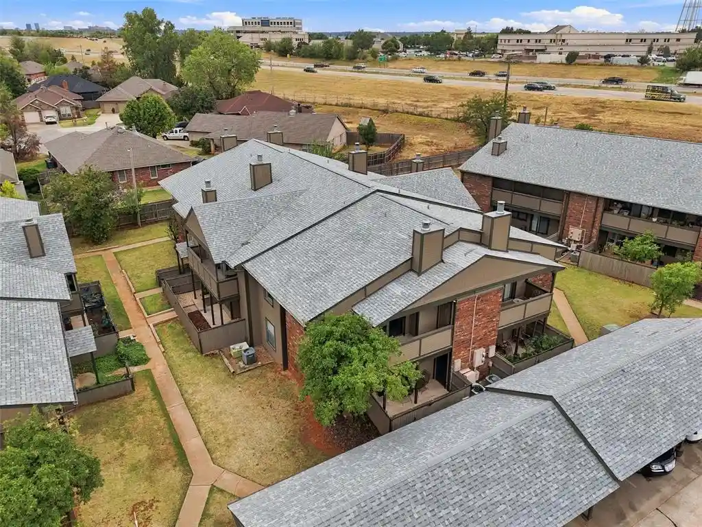Listing Photo 2 - Condo for sale in 11405 Springhollow Rd located at 11405 Springhollow Rd, Oklahoma City, OK 73120 - Unit #302