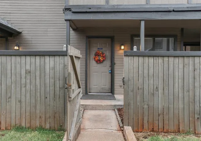 Listing Photo 4 - Condo for sale in building located at 11405 Springhollow Rd, Oklahoma City, OK 73120 - Unit #302