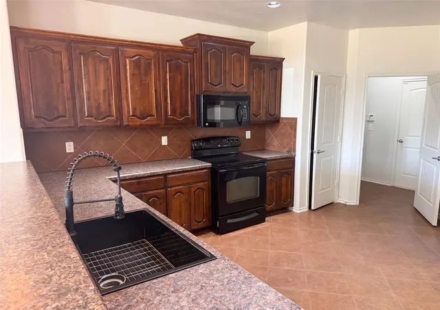 Photo 2 of Single family home for sale at 11208 Nw 97th Street, Yukon, OK 73099 | MLS# 1248445 | Listing updated on 2026-09-12