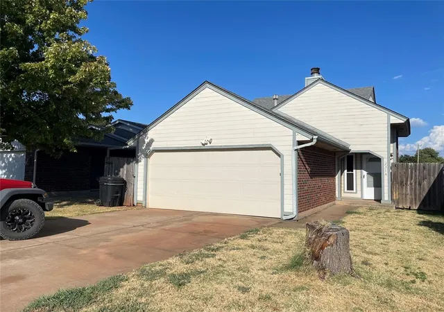 Photo 2 of Sale Pending at 2314 N Lincoln Ave, Moore, OK 73160 | MLS# 1248455 | Listing updated on 2026-10-04