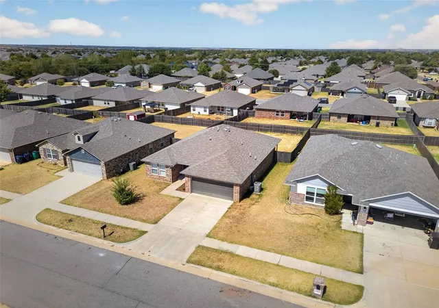 Photo 4 of Sale Pending at 11009 NW 99th Street, Yukon, OK 73099 | MLS# 1248461 | Listing updated on 2026-09-22
