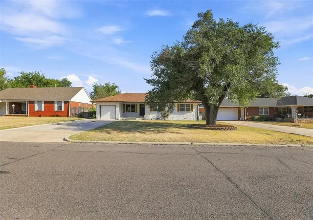 Photo 2 of Single family home for sale at 421 E Atkinson Dr, Oklahoma City, OK 73110 | MLS# 1248475 | Listing updated on 2026-10-06