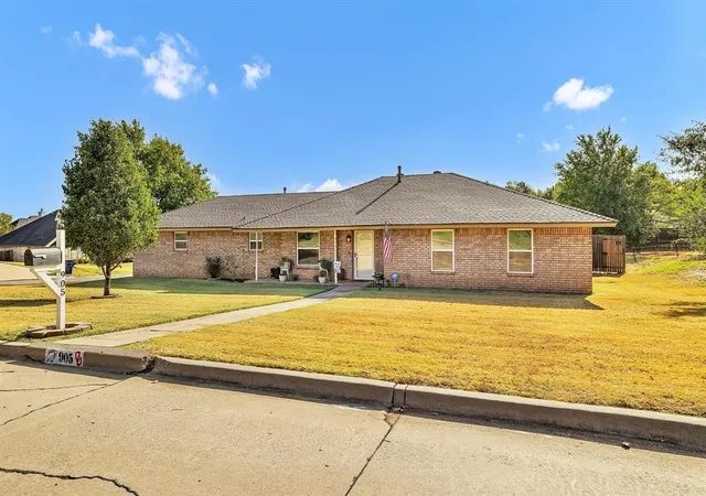 Photo 2 of Sale Pending at 905 Mulberry Ln, El Reno, OK 73036 | MLS# 1248499 | Listing updated on 2026-09-24