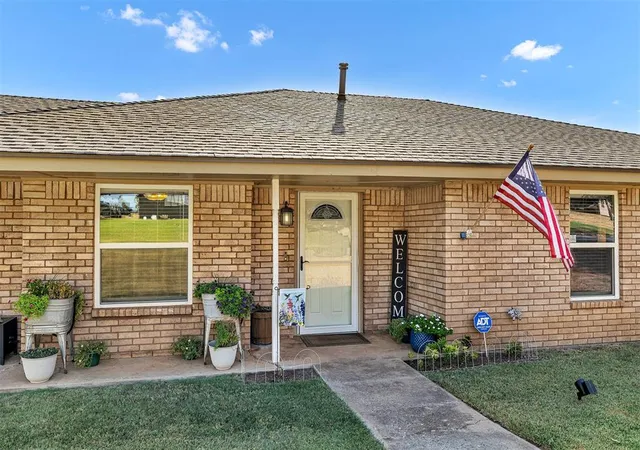 Photo 3 of Sale Pending at 905 Mulberry Ln, El Reno, OK 73036 | MLS# 1248499 | Listing updated on 2026-09-24