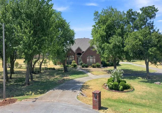 Photo 3 of Single family home for sale at 3001 Bradford Dr, Moore, OK 73160 | MLS# 1248505 | Listing updated on 2026-09-22
