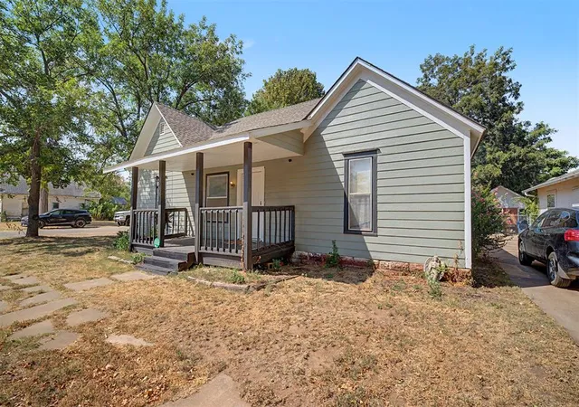 Photo 2 of Single family home for sale at 218 W Adams St, Crescent, OK 73028 | MLS# 1248546 | Listing updated on 2026-09-22
