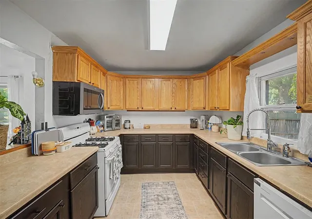 Photo 4 of Single family home for sale at 218 W Adams St, Crescent, OK 73028 | MLS# 1248546 | Listing updated on 2026-09-22