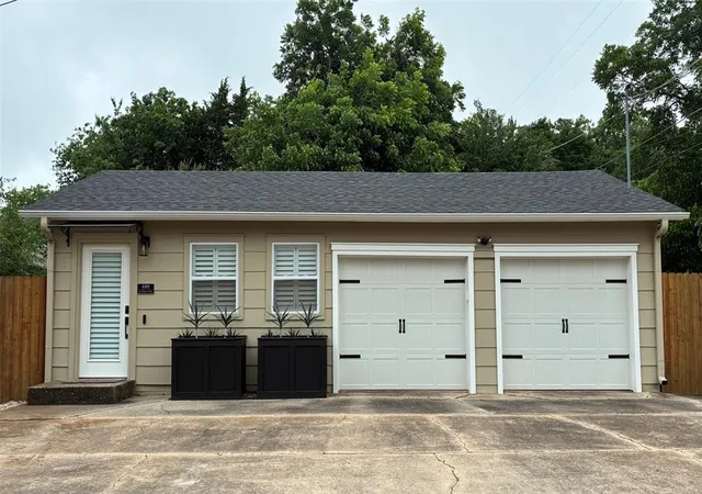 Photo 1 of Single family home for sale at 220 S Ponca Ave, Norman, OK 73071 | MLS# 1248554 | Listing updated on 2026-10-04