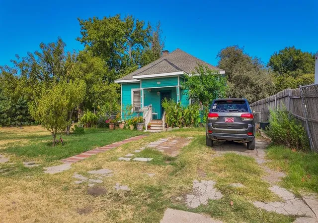Photo 2 of Single family home for sale at 1735 NW 1st Street, Oklahoma City, OK 73106 | MLS# 1248564 | Listing updated on 2026-09-24