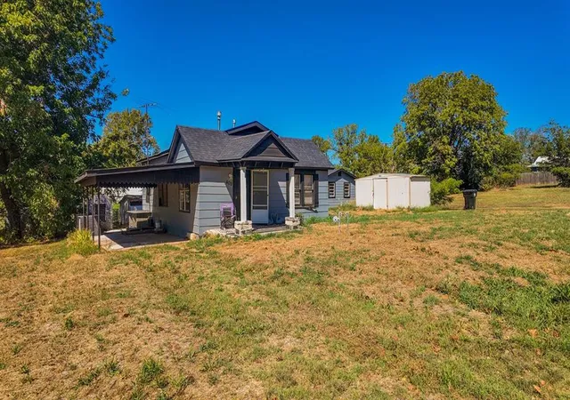 Single family home for sale at 409 Fir St, Wellston, OK 74881 | MLS# 1248569