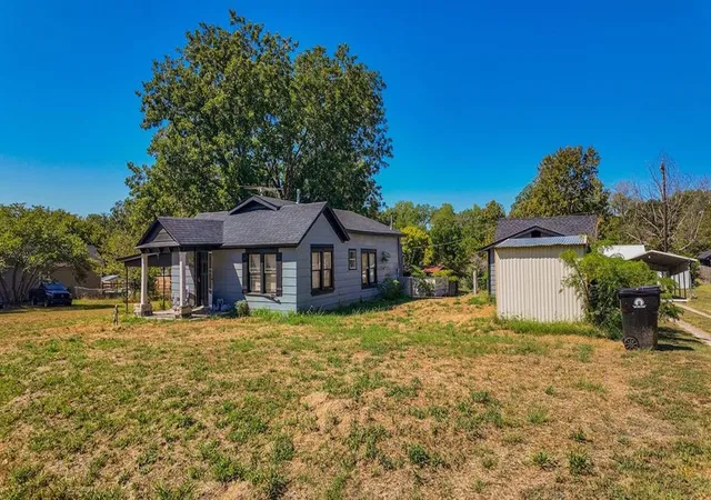 Photo 3 of Single family home for sale at 409 Fir St, Wellston, OK 74881 | MLS# 1248569 | Listing updated on 2026-09-22