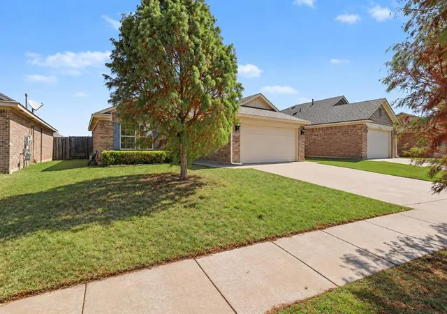 Photo 2 of Single family home for sale at 19104 Visto Dr, Edmond, OK 73012 | MLS# 1248575 | Listing updated on 2026-09-17