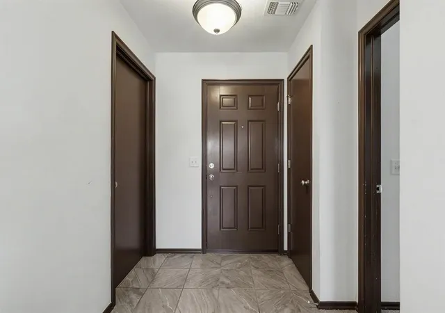 Photo 3 of Single family home for sale at 19104 Visto Dr, Edmond, OK 73012 | MLS# 1248575 | Listing updated on 2026-09-17