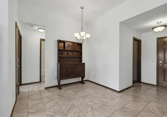 Photo 4 of Single family home for sale at 19104 Visto Dr, Edmond, OK 73012 | MLS# 1248575 | Listing updated on 2026-09-17