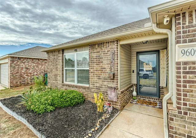Photo 4 of Single family home for sale at 9609 High Noon Rd, Yukon, OK 73099 | MLS# 1248584 | Listing updated on 2026-09-25