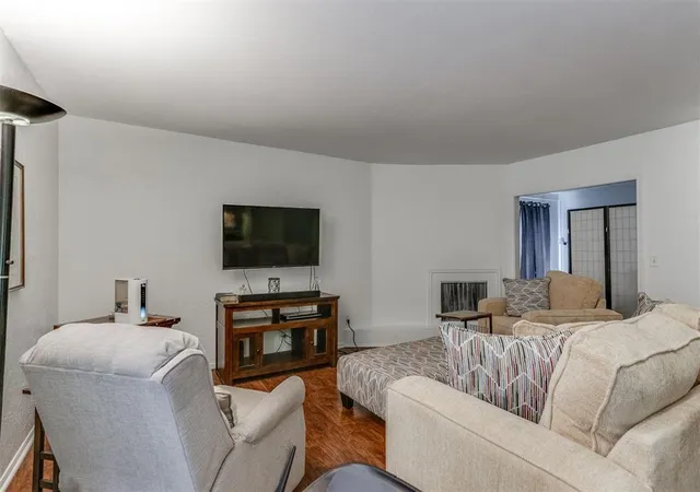 Photo 4 of Condo for sale at 6732 N Meridian Ave, Oklahoma City, OK 73116 | MLS# 1248587 | Listing updated on 2026-09-12