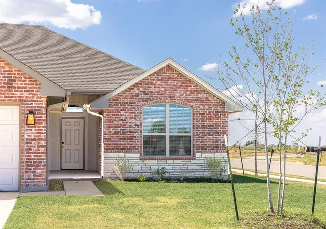 Photo 2 of Sale Pending at 4532 Adobe Ct, Yukon, OK 73099 | MLS# 1248590 | Listing updated on 2026-10-14