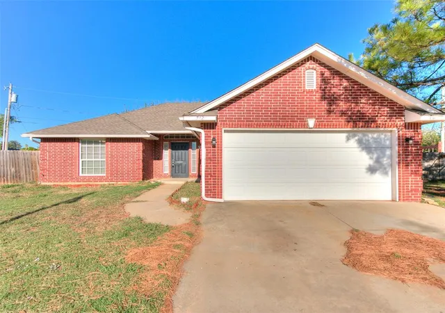 Single family home for sale at 712 Wall Cir, Moore, OK 73160 | MLS# 1248603