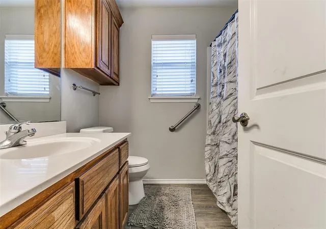 Photo 2 of Single family home for sale at 712 Wall Cir, Moore, OK 73160 | MLS# 1248603 | Listing updated on 2026-10-20