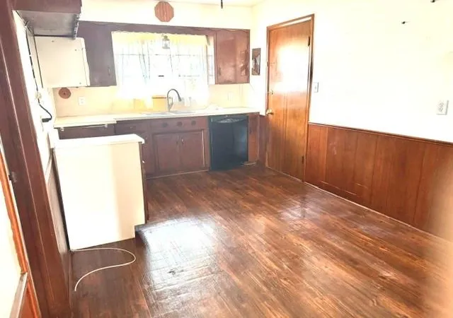 Photo 3 of Single family home for sale at 128 W Jarman Dr, Oklahoma City, OK 73110 | MLS# 1248605 | Listing updated on 2026-09-12