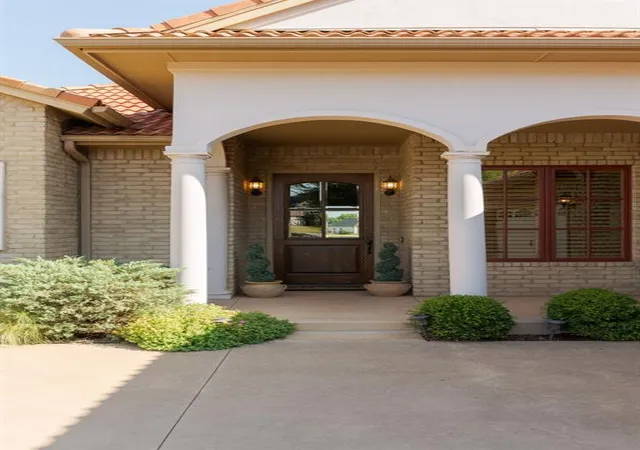 Photo 3 of Single family home for sale at 16772 Little Leaf Ln, Edmond, OK 73012 | MLS# 1248620 | Listing updated on 2026-09-15