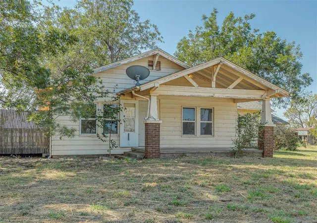Single family home for sale at 18198 E 680 Road, Crescent, OK 73028 | MLS# 1248634 | Listing updated on 2026-09-13
