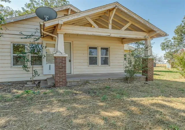 Single family home for sale at 18198 E 680 Road, Crescent, OK 73028 | MLS# 1248634 | Listing updated on 2026-09-13