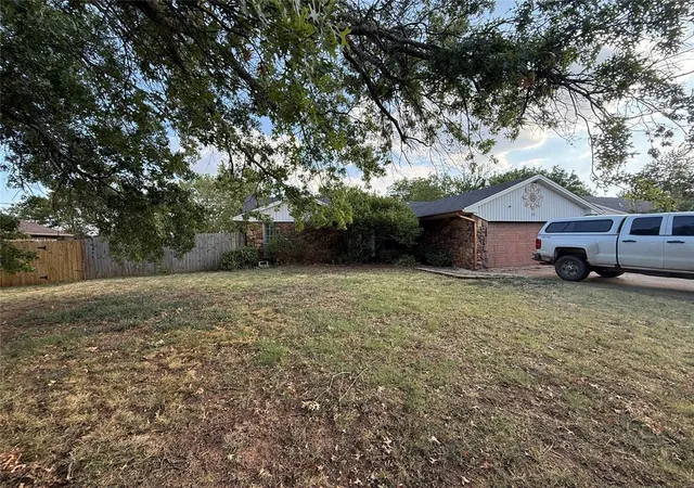 Photo 3 of Sale Pending at 17 Oak Hl Rd, Shawnee, OK 74804 | MLS# 1248646 | Listing updated on 2026-09-13