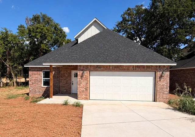 Photo 1 of Single family home for sale at 400 Browning Ln, Jones, OK 73049 | MLS# 1248673 | Listing updated on 2026-09-18