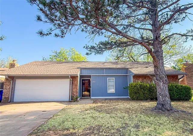 Photo 1 of Single family home for sale at 2112 Oakvista Cir, Norman, OK 73071 | MLS# 1248675 | Listing updated on 2026-10-19