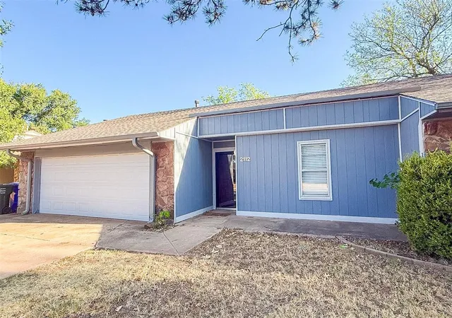 Photo 3 of Single family home for sale at 2112 Oakvista Cir, Norman, OK 73071 | MLS# 1248675 | Listing updated on 2026-10-19