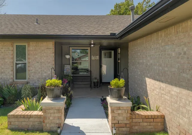 Photo 2 of Single family home for sale at 11613 Shasta Ln, Oklahoma City, OK 73162 | MLS# 1248690 | Listing updated on 2026-09-18