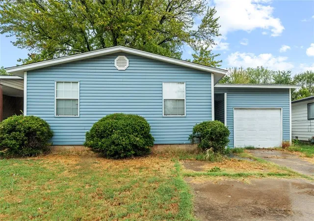 Photo 1 of Single family home for sale at 1138 E Alice St, Shawnee, OK 74801 | MLS# 1248698 | Listing updated on 2026-09-12