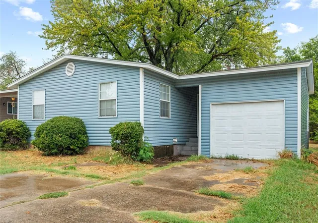 Photo 3 of Single family home for sale at 1138 E Alice St, Shawnee, OK 74801 | MLS# 1248698 | Listing updated on 2026-09-12