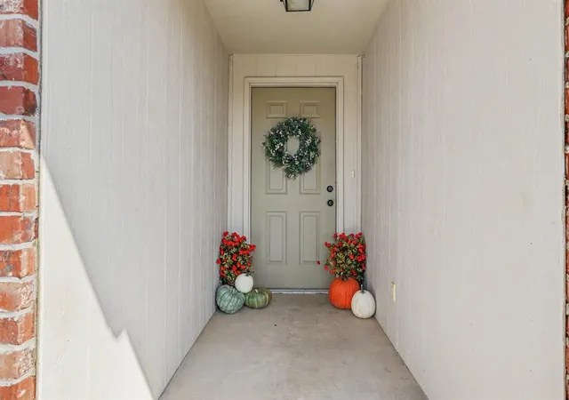 Photo 2 of Single family home for sale at 809 Nw 18th Street, Moore, OK 73160 | MLS# 1248701 | Listing updated on 2026-09-14