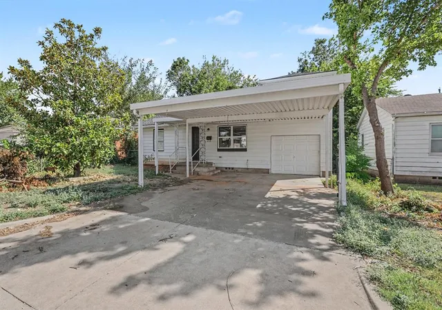 Single family home for sale at 1720 SW 18th Street, Oklahoma City, OK 73108 | MLS# 1248707