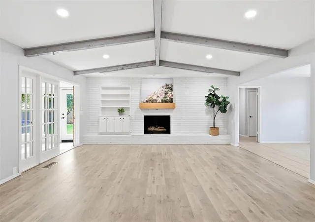 Photo 2 of Single family home for sale at 11817 W Edgemont Cir, Oklahoma City, OK 73162 | MLS# 1248709 | Listing updated on 2026-09-12