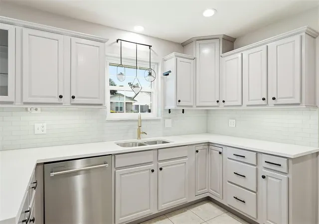 Photo 4 of Single family home for sale at 11817 W Edgemont Cir, Oklahoma City, OK 73162 | MLS# 1248709 | Listing updated on 2026-09-12