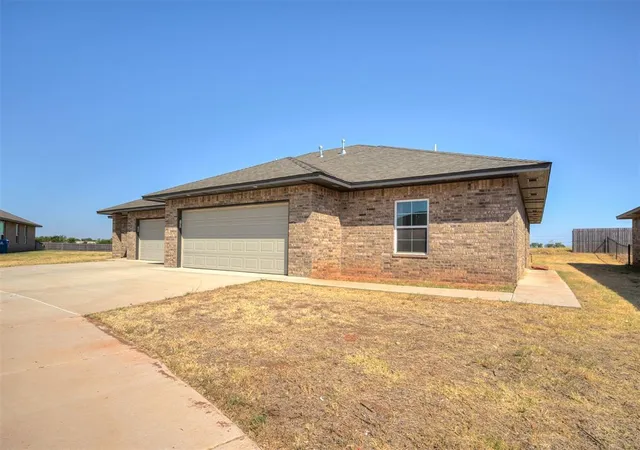 Listing Photo 5 - Condo for sale in building located at 5113 Brooke Rd, Tuttle, OK 73089