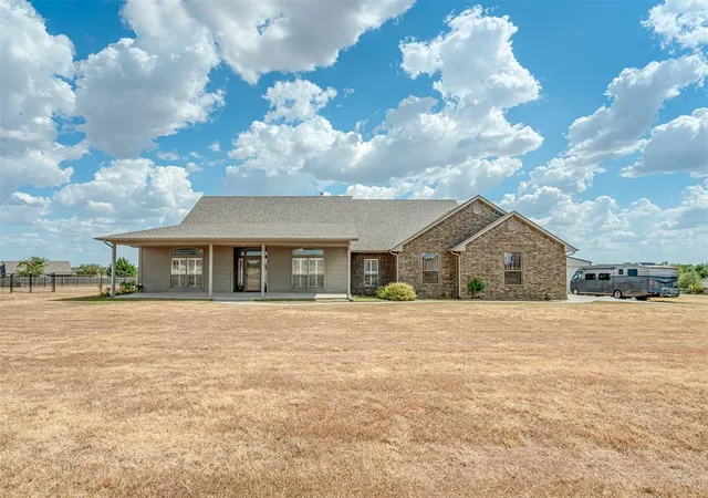 Photo 2 of Sale Pending at 2280 County Rd 1313, Blanchard, OK 73010 | MLS# 1248747 | Listing updated on 2026-09-23