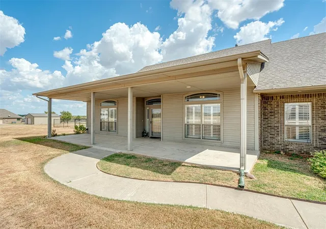 Photo 3 of Sale Pending at 2280 County Rd 1313, Blanchard, OK 73010 | MLS# 1248747 | Listing updated on 2026-09-23