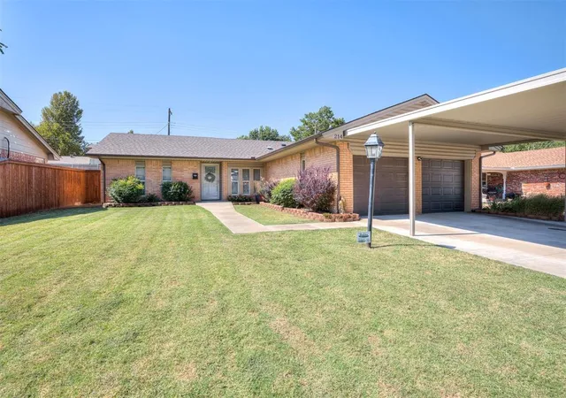 Photo 2 of Single family home for sale at 214 Tanglewood Dr, Yukon, OK 73099 | MLS# 1248751 | Listing updated on 2026-09-20