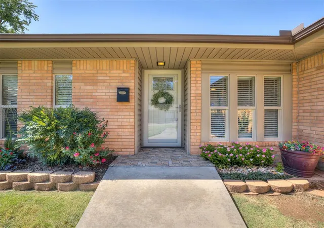 Photo 3 of Single family home for sale at 214 Tanglewood Dr, Yukon, OK 73099 | MLS# 1248751 | Listing updated on 2026-09-15