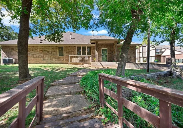 Photo 3 of Sale Pending at 303 Woodcreek Rd, Edmond, OK 73034 | MLS# 1248752 | Listing updated on 2026-10-03
