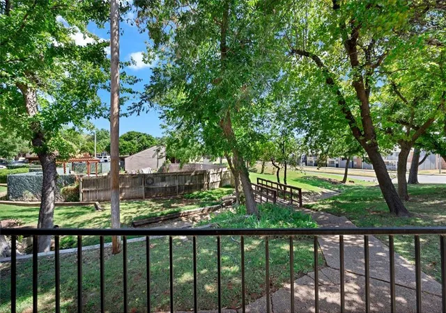 Photo 4 of Sale Pending at 303 Woodcreek Rd, Edmond, OK 73034 | MLS# 1248752 | Listing updated on 2026-10-03