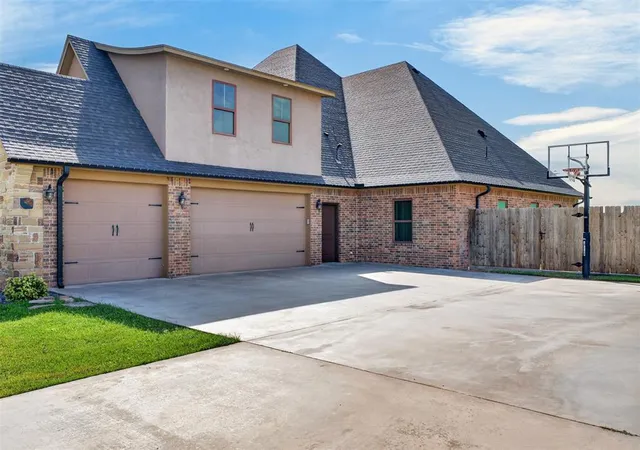 Photo 3 of Single family home for sale at 608 Edgewood Rd St, Canute, OK 73626 | MLS# 1248772 | Listing updated on 2026-09-28